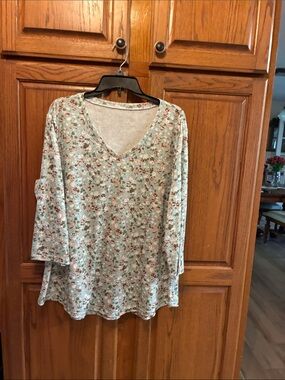 Light Sage Floral V-Neck Tunic Top size XXL